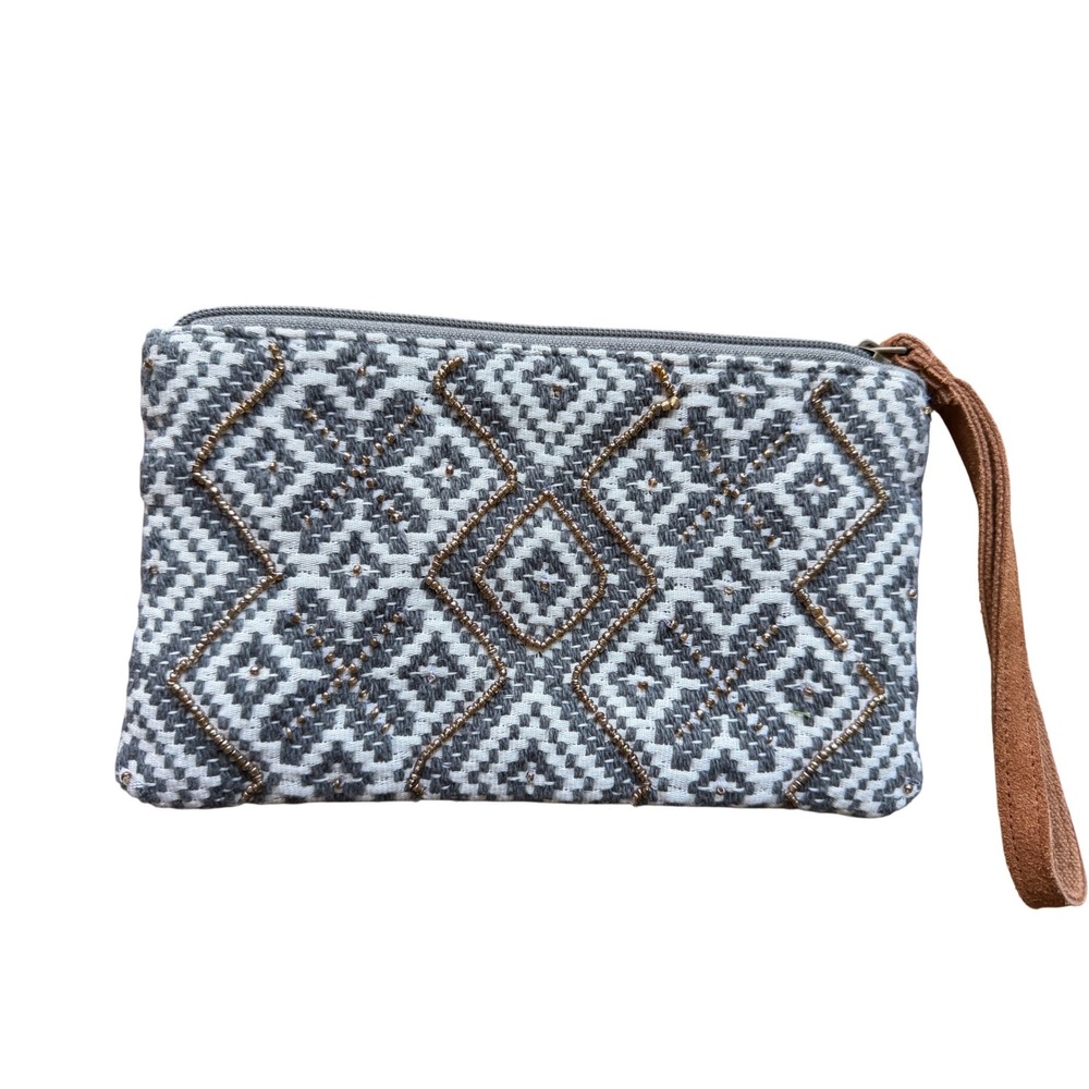 Macchia di Ruggine Wristlet Womens OS Grey White  Beaded Boho Clutch
